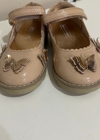 Kelebek İşlemeli Bej Kız Babet yurdışından alındı - Görsel 5