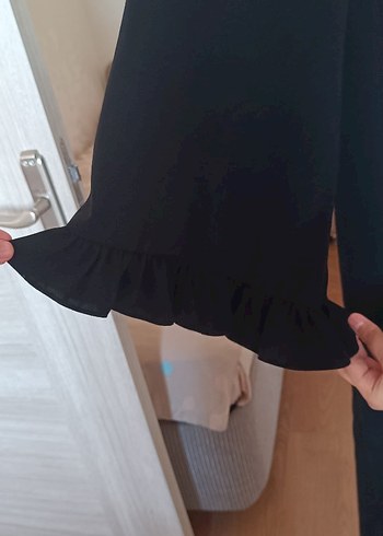 44 Beden Uzun Kollu Siyah Fırfırlı Kadın ferace