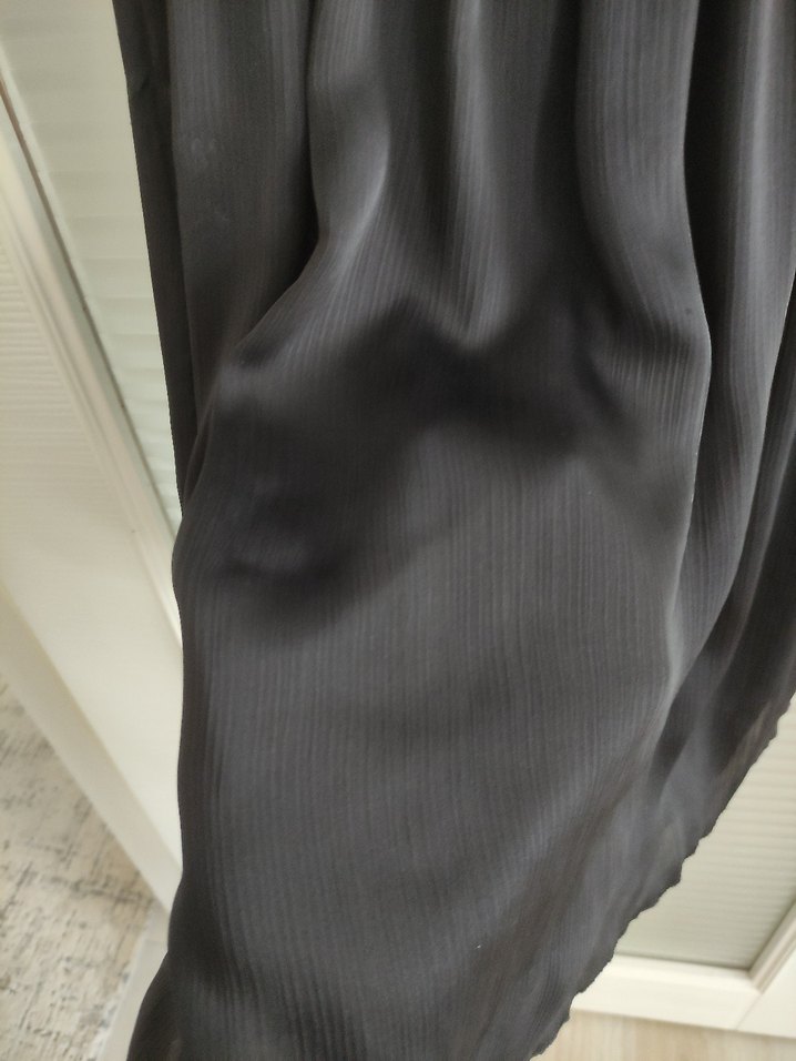 Nakışlı Siyah Midi V Yaka Elbise - Görsel 4