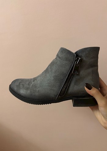 Zara Gri Suet Bilek Bot