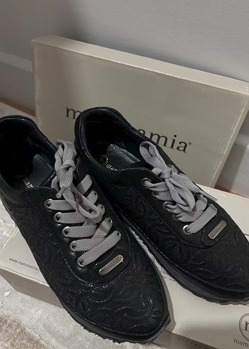 Adidas Mamamia Siyah Dantel Detayli Spor Ayakkabi