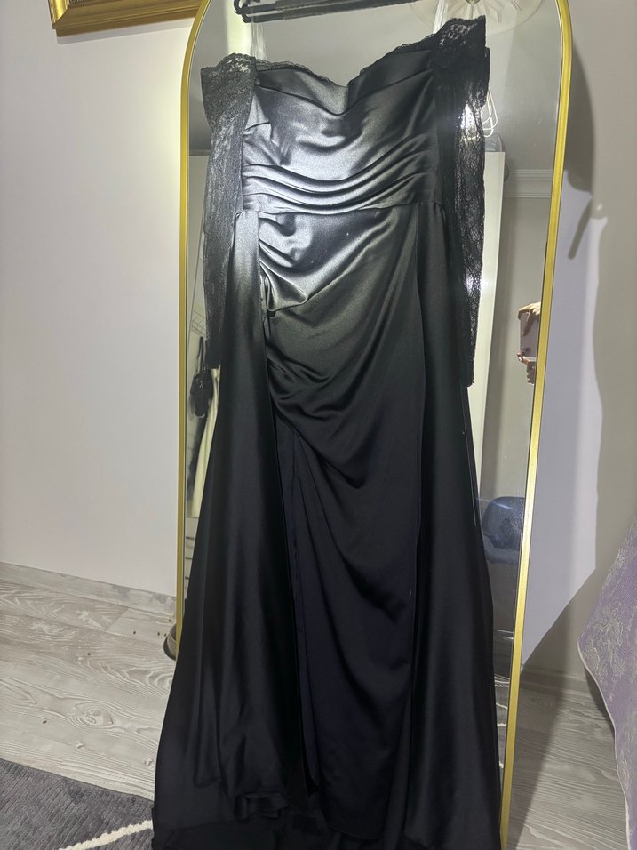 Dantel Kollu Siyah Straplez Uzun Elbise - Görsel 5