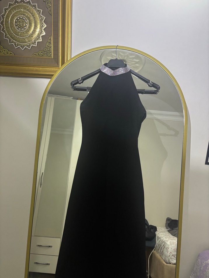 Yüksek Yakalı Siyah Uzun Abiye Elbise - Görsel 3