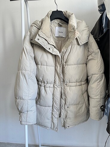 BERSHKA mont