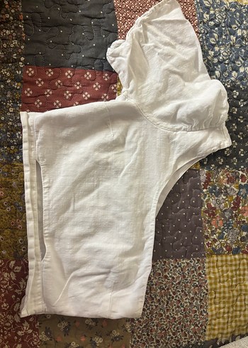 Düğmeli Kısa Kollu Beyaz Keten Hamile Bluzu - Görsel 3