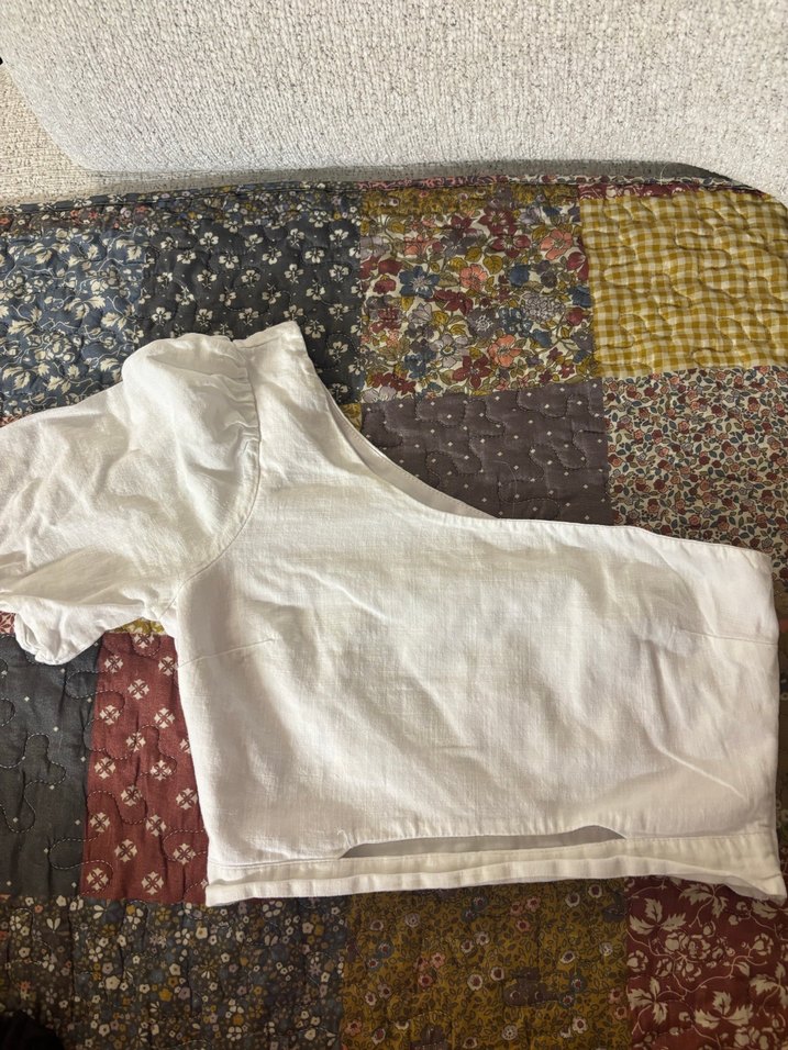 Düğmeli Kısa Kollu Beyaz Keten Hamile Bluzu - Görsel 2