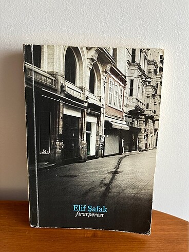 Elif Şafak Firarperest