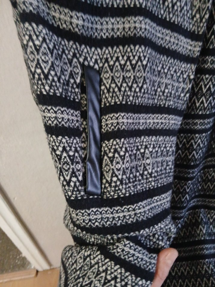 Gri Desenli Uzun Örgü Kadın Kaban - Görsel 2