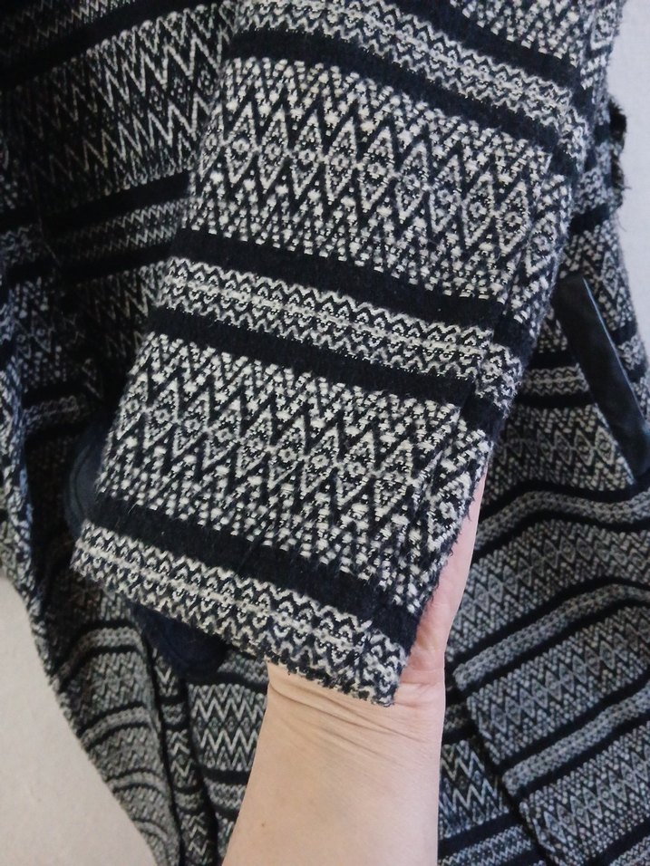 Gri Desenli Uzun Örgü Kadın Kaban - Görsel 3