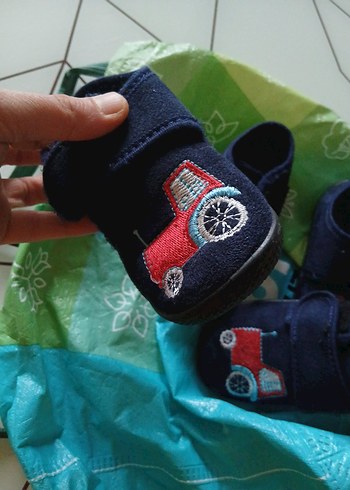 Erkek Çocuk Renkli Baskılı Mavi Ev Terliği - Görsel 2