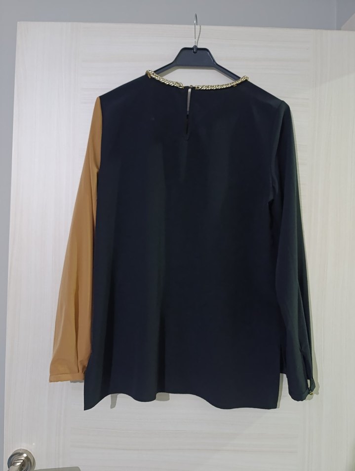 Zincir Detaylı Camel Siyah Kadın Bluz - Görsel 2