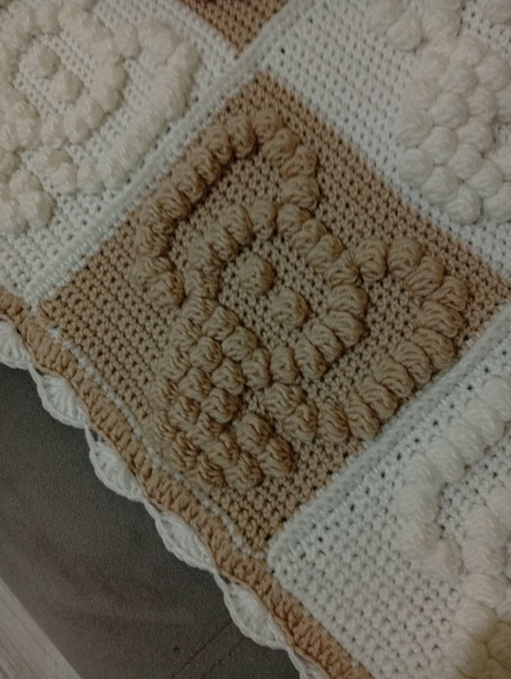 Bej Kareli Örgü Çocuk Battaniyesi - Görsel 4