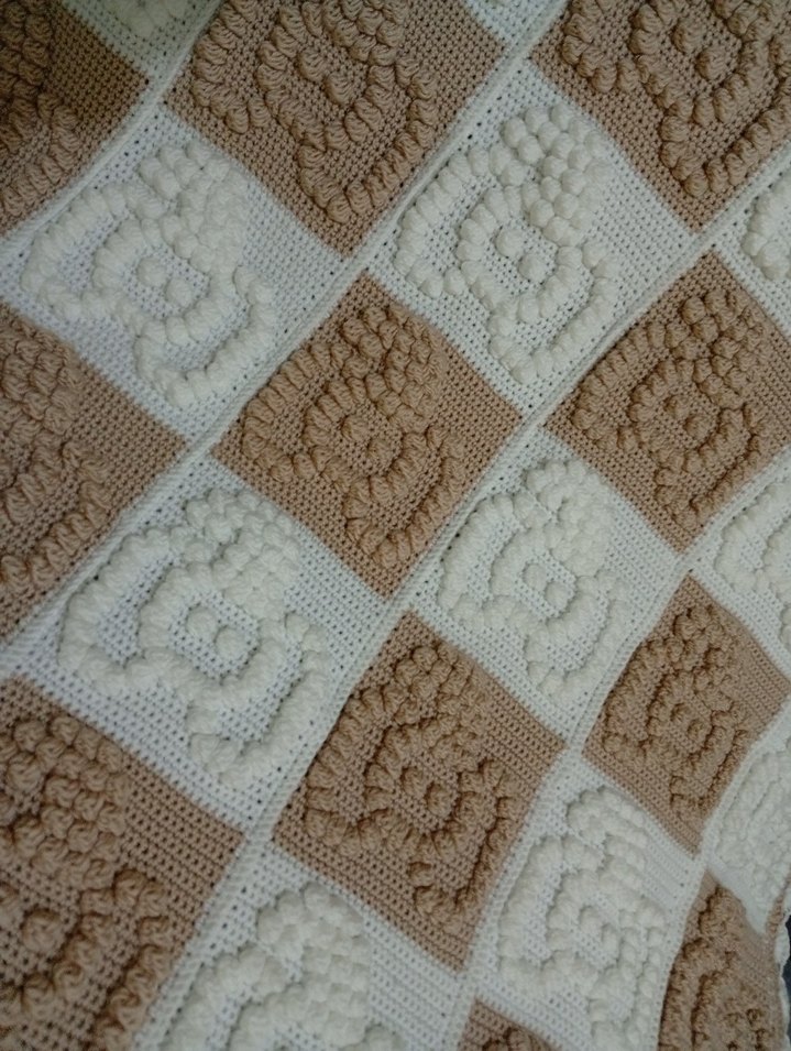 Bej Kareli Örgü Çocuk Battaniyesi - Görsel 3