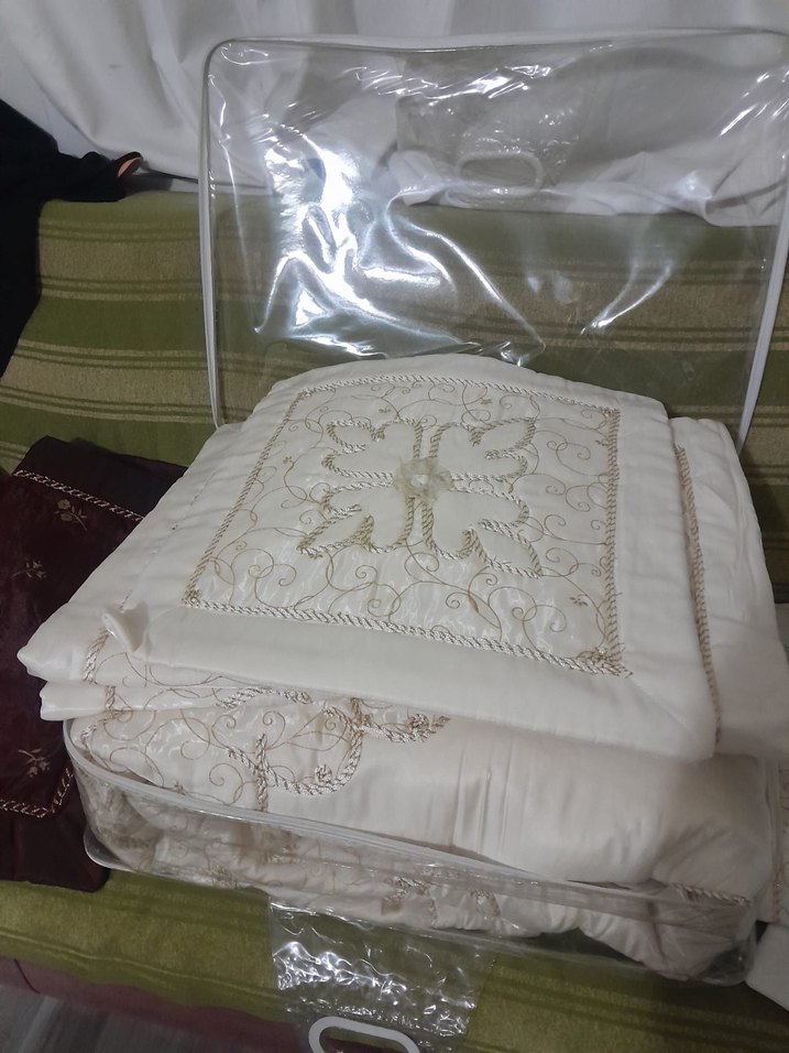 İşlemeli Parlak Beyaz Yatak Örtüsü krem - Görsel 2