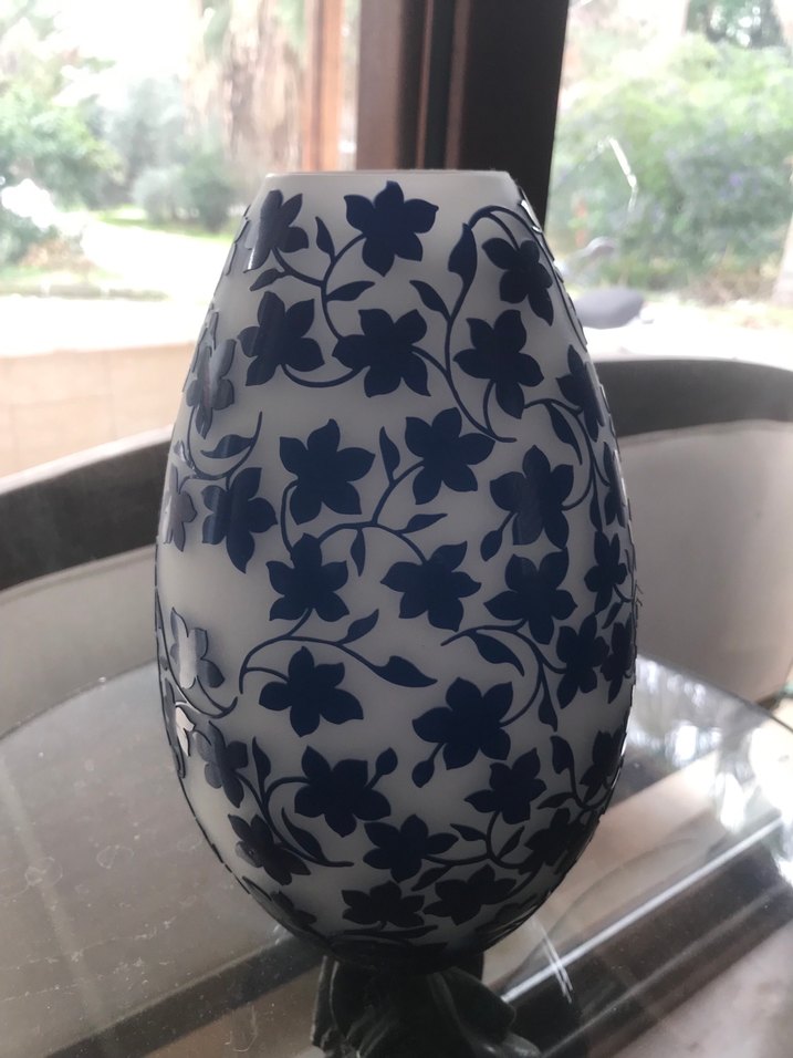 Koyu Mavi Çiçek Desenli Vazo - Görsel 2