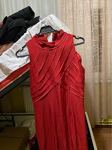 Uzun kırmızı abiye elbise