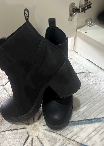 Deichmann Siyah Süet Tokalı Kadın Topuklu Bot