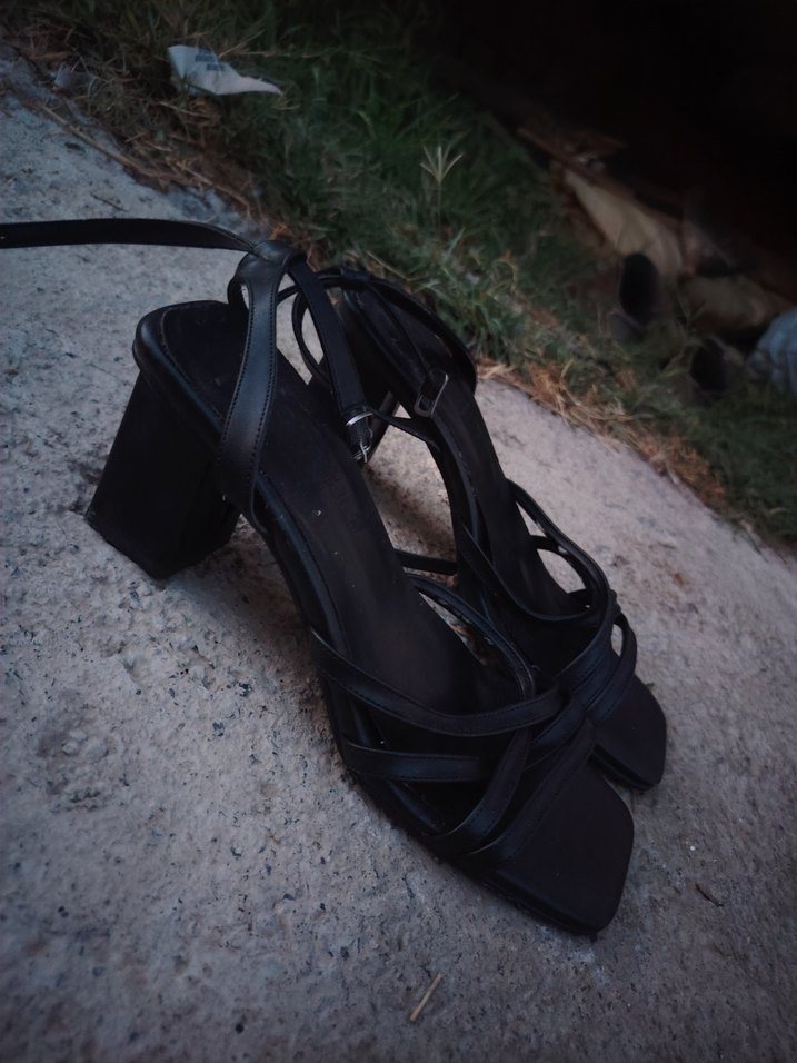 Tokalı Siyah Topuklu Gotik Kadın Ayakkabı - Görsel 3