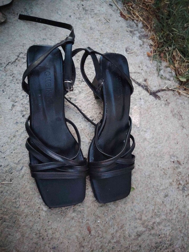 Tokalı Siyah Topuklu Gotik Kadın Ayakkabı - Görsel 2