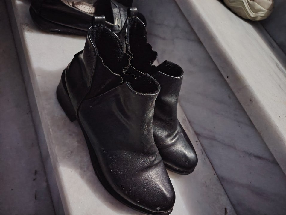 Kemerli Siyah Gotik kadın bot - Görsel 2