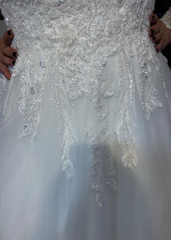 A kesim işiltılı gelinlik - Görsel 6