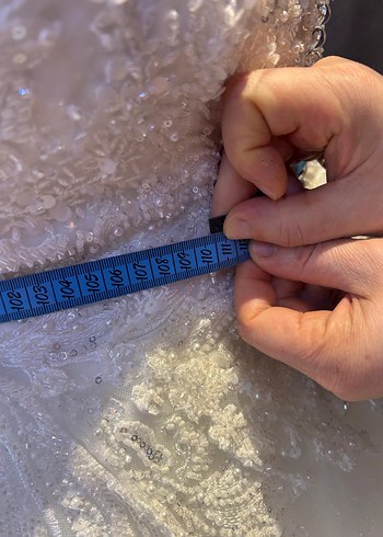 A kesim işiltılı gelinlik - Görsel 8