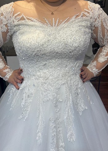 A kesim işiltılı gelinlik - Görsel 2