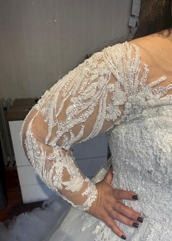 A kesim işiltılı gelinlik - Görsel 3