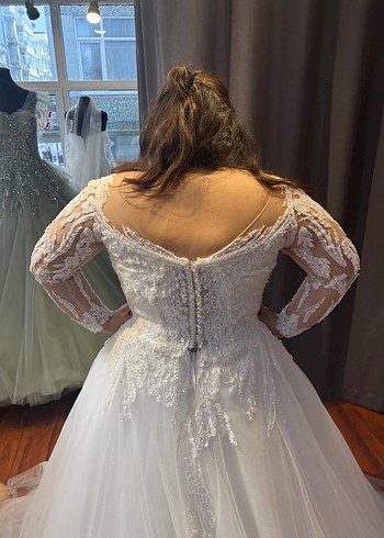 A kesim işiltılı gelinlik - Görsel 12