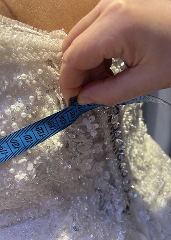 A kesim işiltılı gelinlik - Görsel 7