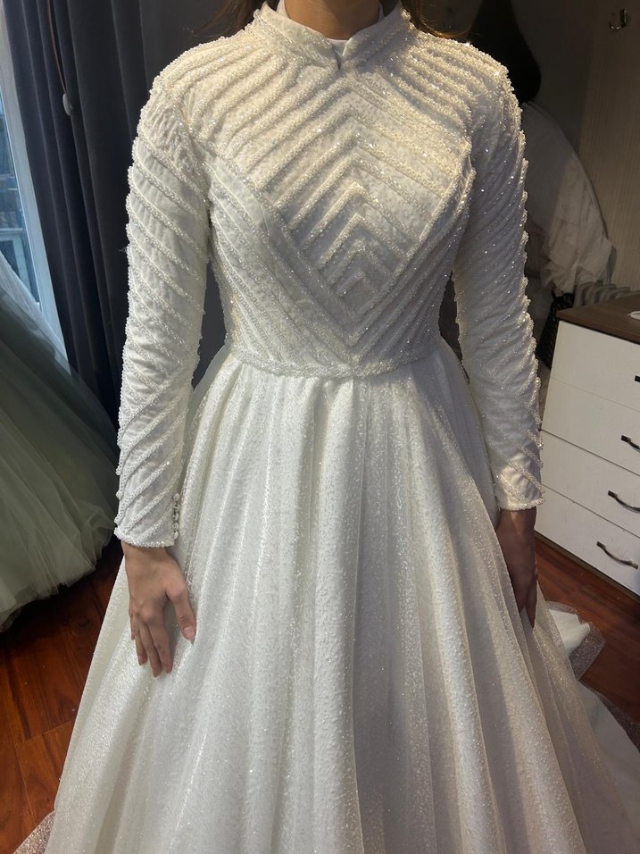 Uzun Kollu Yüksek Yakalı Prenses Gelinlik - Görsel 4