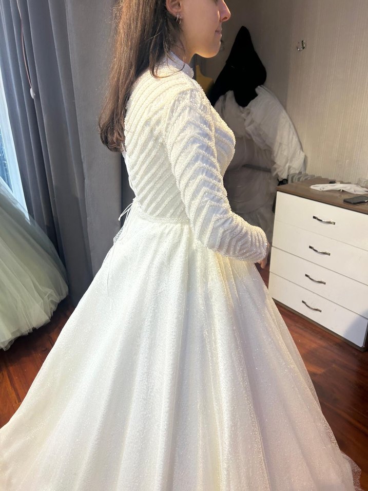 Uzun Kollu Yüksek Yakalı Prenses Gelinlik - Görsel 3