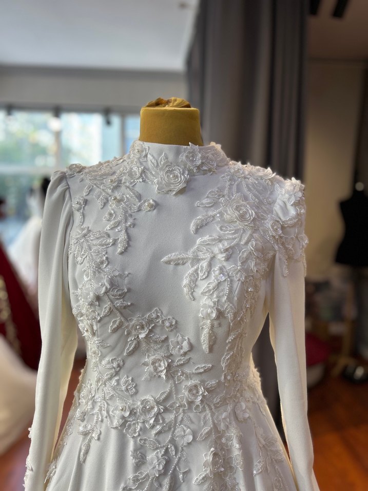 Vintage Yüksek Yakalı Beyaz Uzun Kollu Gelinlik - Görsel 3