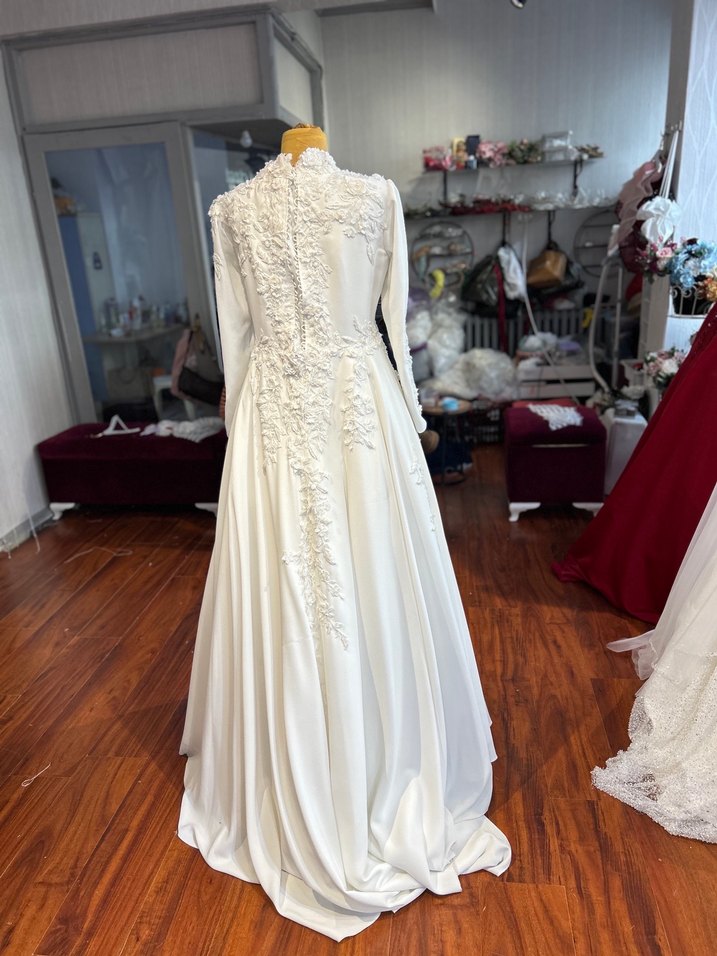 Vintage Yüksek Yakalı Beyaz Uzun Kollu Gelinlik - Görsel 2