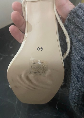 Beyaz Tokalı İnce Topuklu Kadın Abiye Ayakkabı - Görsel 3