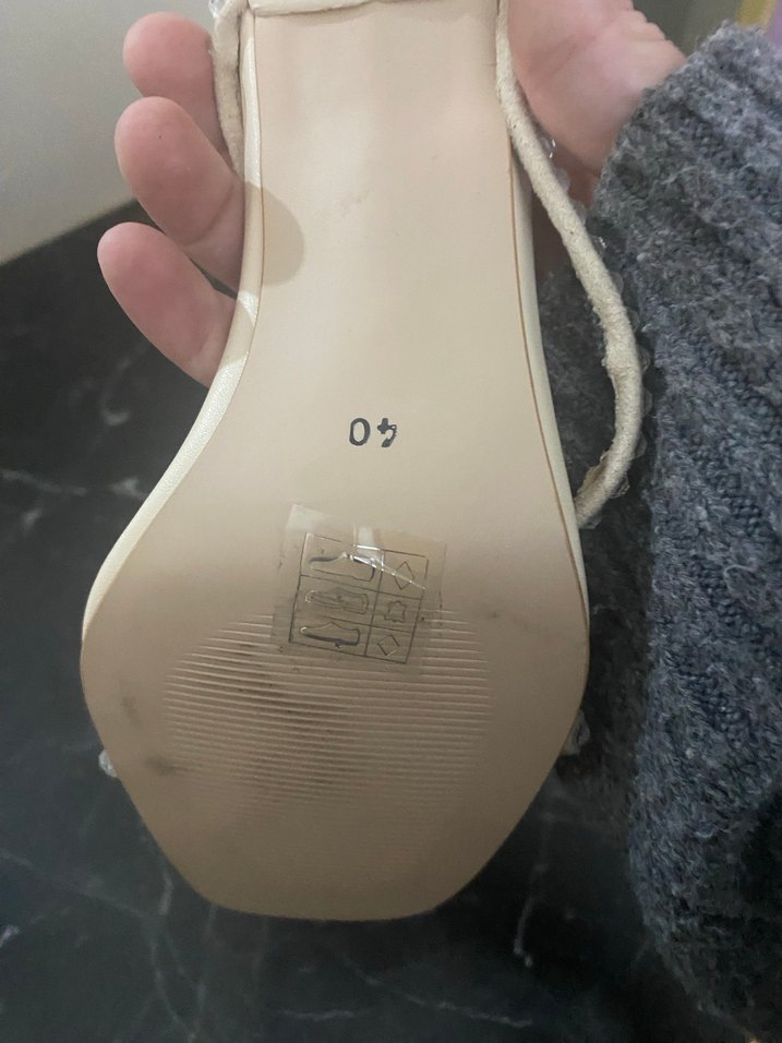 Beyaz Tokalı İnce Topuklu Kadın Abiye Ayakkabı - Görsel 3