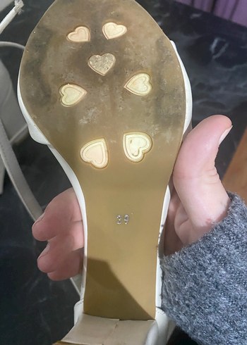 Beyaz Tokalı İnce Topuklu Kadın Abiye Ayakkabı - Görsel 4