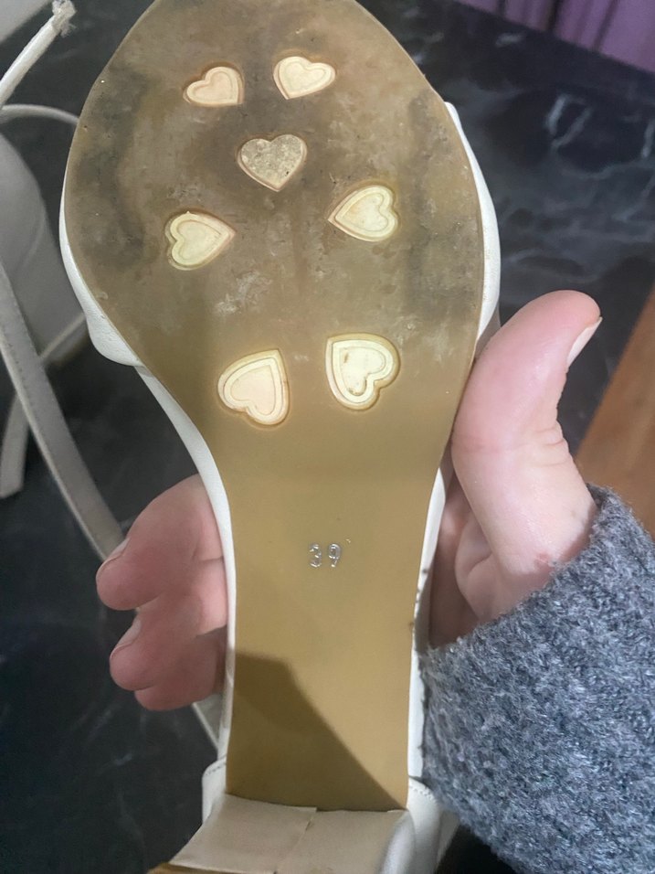 Beyaz Tokalı İnce Topuklu Kadın Abiye Ayakkabı - Görsel 4