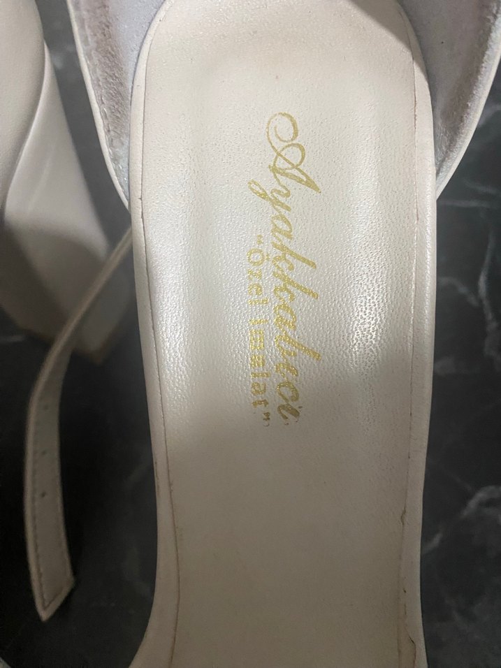 Beyaz Tokalı İnce Topuklu Kadın Abiye Ayakkabı - Görsel 3