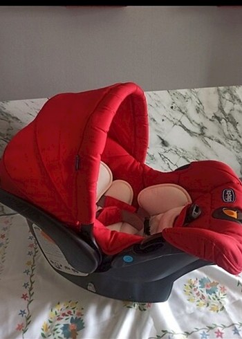 Kırmızı Bebek Oto Koltuğu