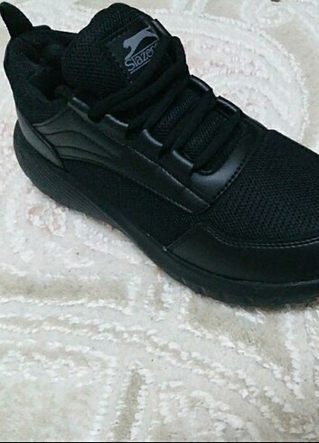 38 Beden siyah Renk etiketi üzerinde spor ayakkabı