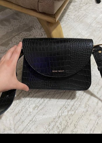 Nine West Siyah Deri Kemerli Yılan Desenli Çanta - Görsel 3