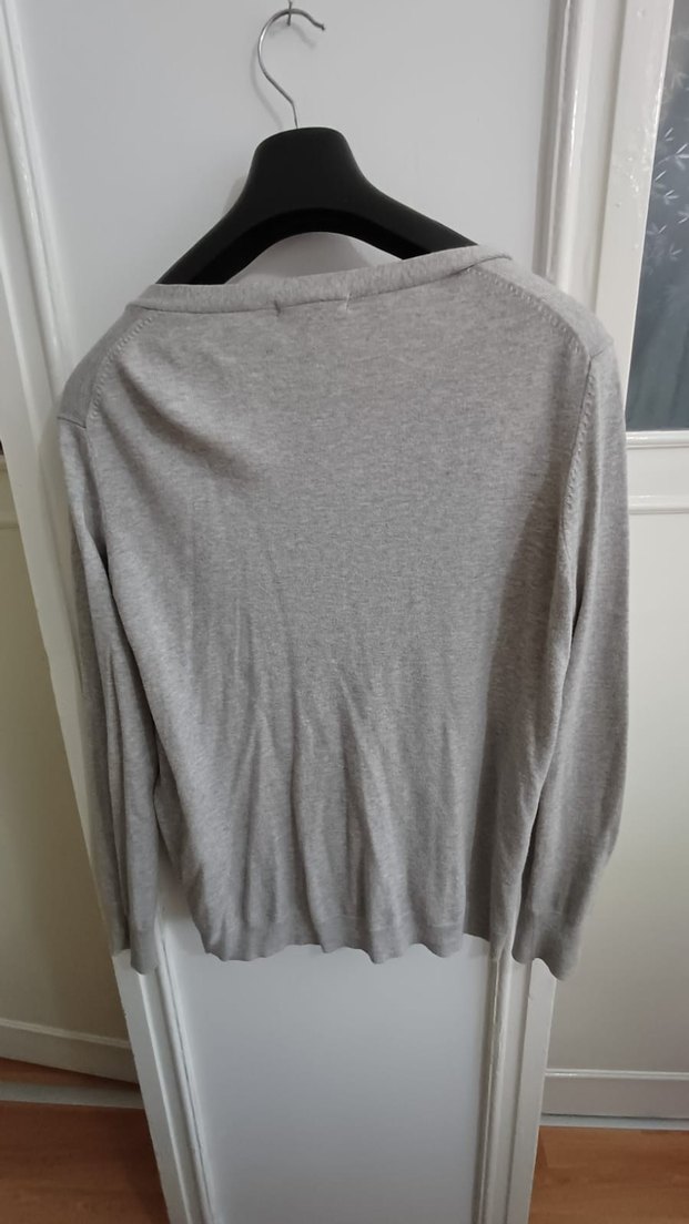 Gri Kadın V Yakalı Hırka - Görsel 3