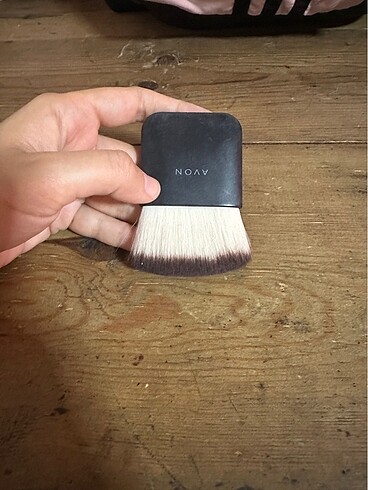 Avon Kontür Fırçası