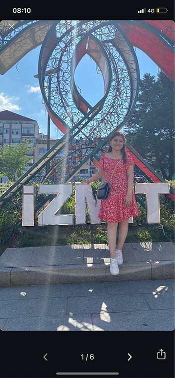 Kırmızı elbise