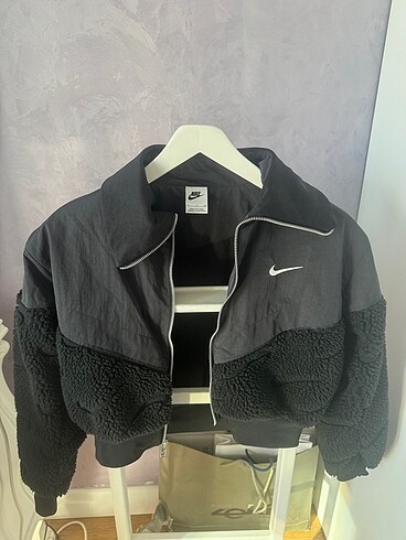 Nike Mont