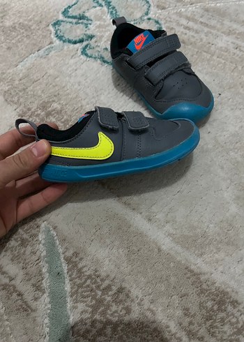 23 Beden Nike Gri Erkek Çocuk Spor Ayakkabısı