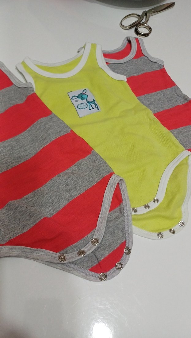 Düğmeli Çizgili ve Renkli Bebek Body - Görsel 3