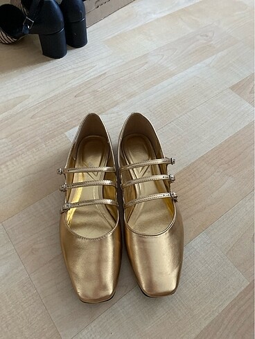 Zara gold babet