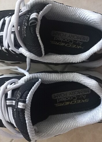 Skechers Sayılı giyilmis skechers herhangi deformasyonu yok